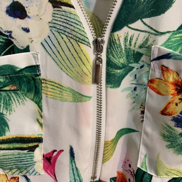 Bright flower pattern blouse tank with zipper - Picture 2 of 5